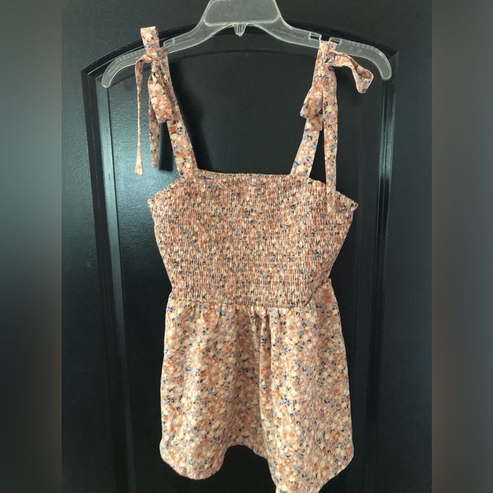 Summer tank top with sleeves that tie